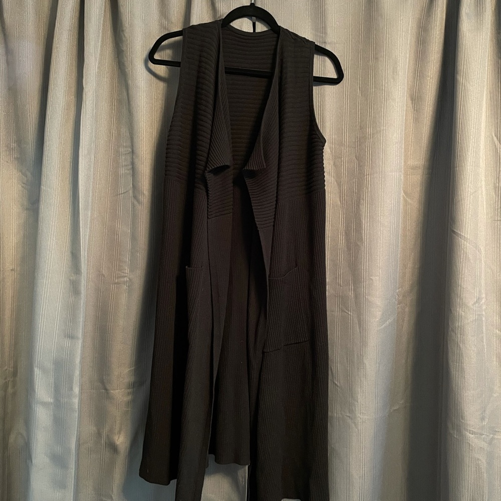 Sweater vest with pockets black size medium